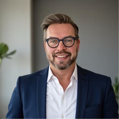 Porträtfoto von Tilman Freyenhagen, Geschäftsführer und Gesellschafter der Alsterspree Verlag GmbH